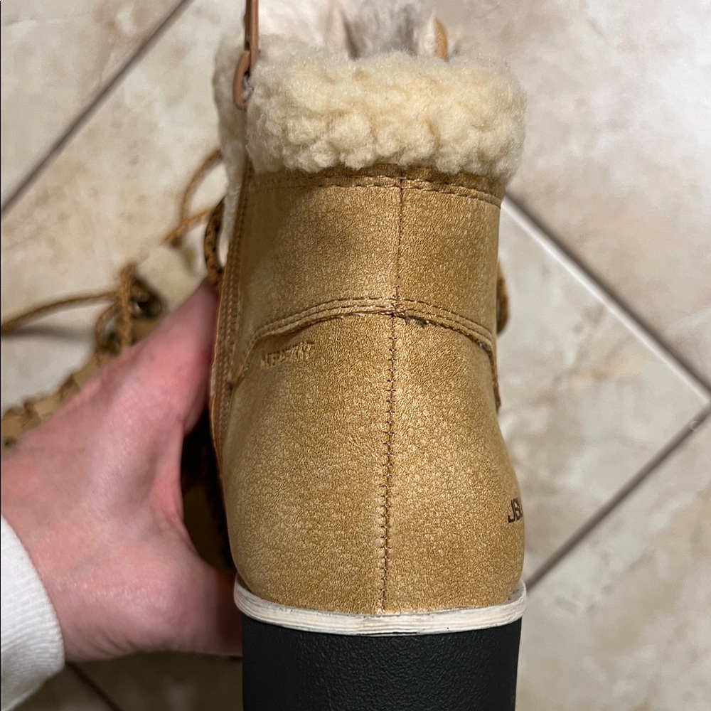 JBU Women's Tan Winter Boots with Black Soles Size 6 - Picture 12 of 14